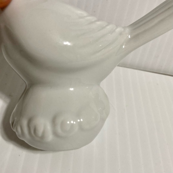 Bird Salt & Pepper Shakers White Pedestal Ceramic 3” x 3.25” - Picture 13 of 16